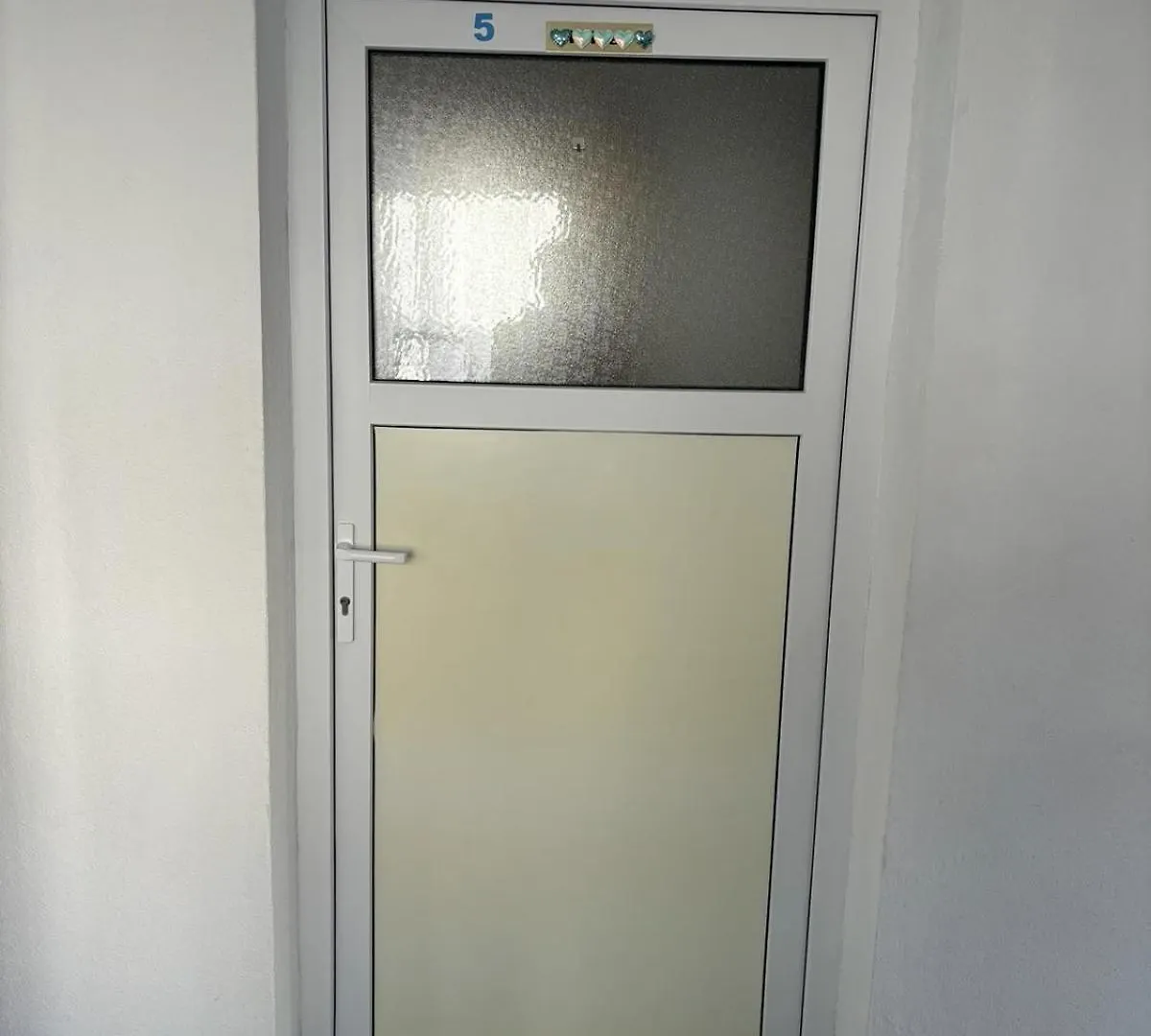 아파트 Apartmani Jasmin 고르니 카린